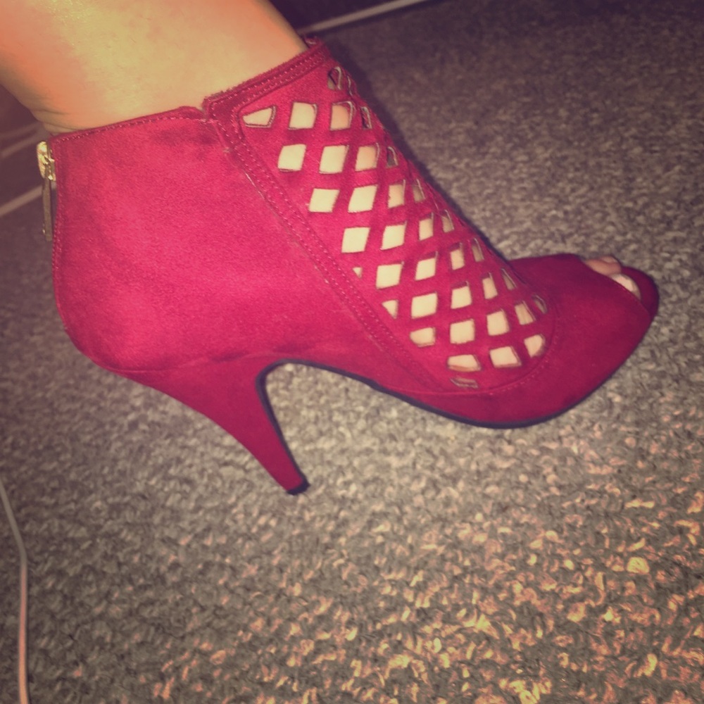 Christians Siriano red heels